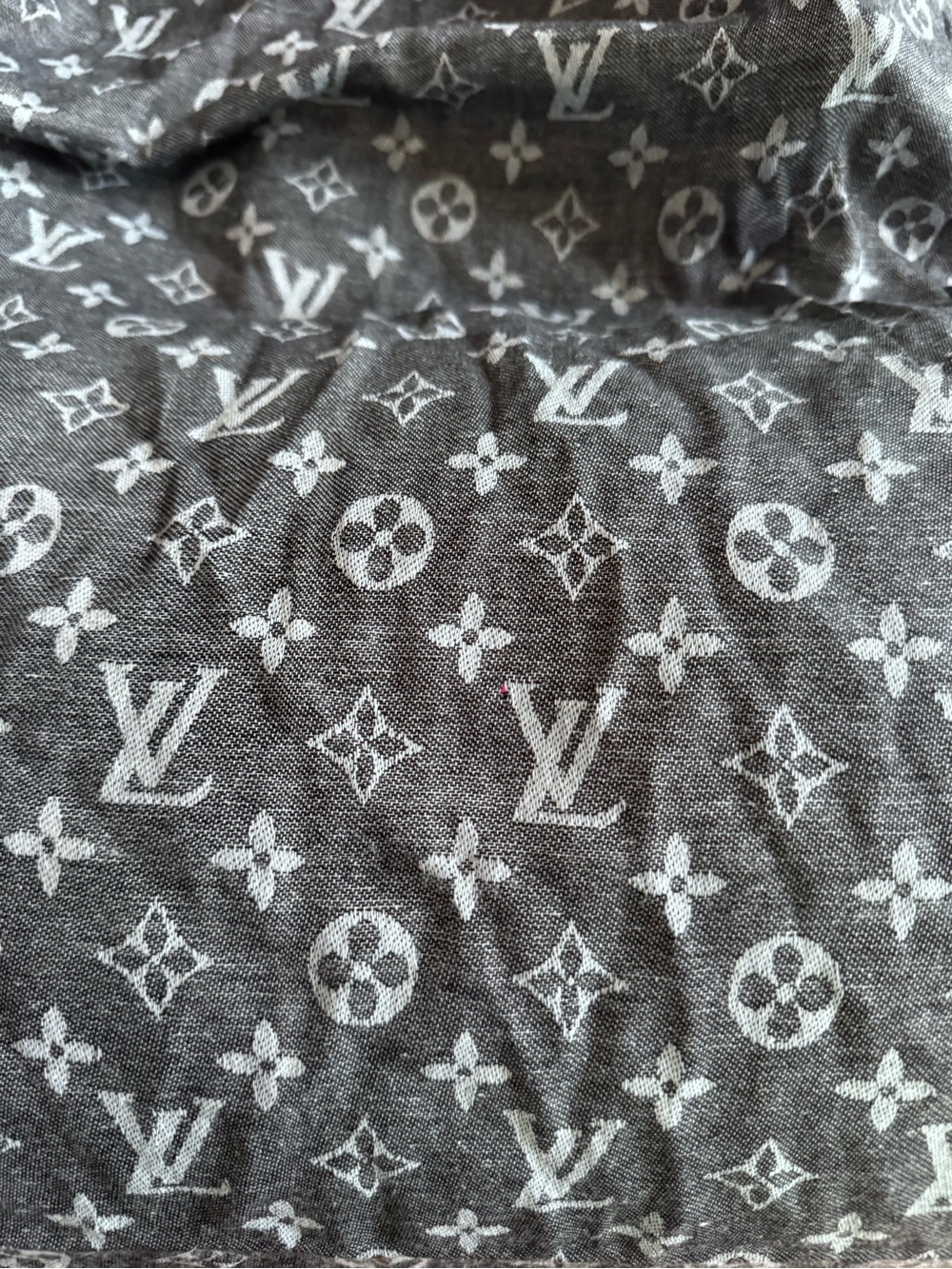 Louis Vuitton Gray and Ivory Monogram Scarf